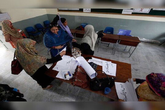 पाकिस्तानात पंतप्रधानांच्या गादीवर कोण बसणार? आज मतदानाला सुरूवात
