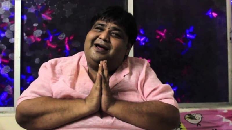 पण हाता फार नसल्यामुळे त्यांनी वजन कमी करण्यास नकार दिला. मीडियातील 'स्पॉटबॉय'नुसार, 8 वर्षांआधीच सर्जरी करण्याचा सल्ला डॉ. मुफ्ती यांनी दिला होता. पण कुमार आझाद यांनी त्याला नकार दिला. पण हाता फार नसल्यामुळे त्यांनी वजन कमी करण्यास नकार दिला. मीडियातील 'स्पॉटबॉय'नुसार, 8 वर्षांआधीच सर्जरी करण्याचा सल्ला डॉ. मुफ्ती यांनी दिला होता. पण कुमार आझाद यांनी त्याला नकार दिला.