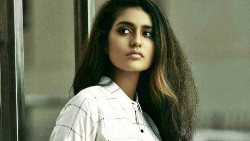 आपल्या डोळ्यांचा अदाकारीने सगळ्यांना थक्क करणारी प्रिया ही एका जाहिरातीच्या शूटिंगसाठी मुंबईमध्ये आली होती. आपल्या डोळ्यांचा अदाकारीने सगळ्यांना थक्क करणारी प्रिया ही एका जाहिरातीच्या शूटिंगसाठी मुंबईमध्ये आली होती.