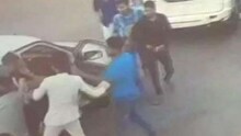 VIDEO : ओव्हरटेक केलं म्हणून भाजप नेत्याच्या मुलाने कार चालकाला असं मारायचं का ?