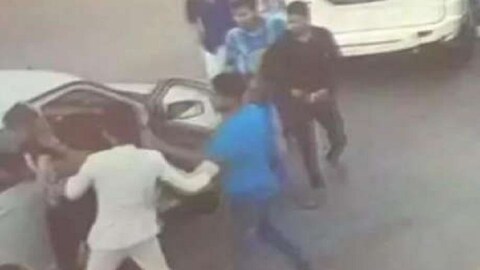 राजस्थानच्या एका मंत्र्याच्या मुलाचा व्हिडिओ सध्या सोशल मीडियावर व्हायरल होत आहे. 