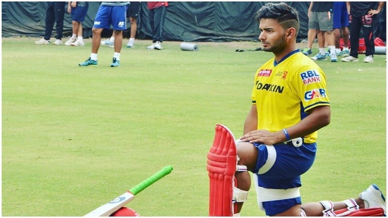 सोनेट क्लबमध्ये दर शनिवार - रविवारी ट्रेनिंग असायची. या ट्रेनिंगसाठी तो मोतीबाग गुरूद्वारात थांबायचा. दुसऱ्या दिवशी सकाळी लंगरमध्ये काही खाल्यानंतर ऋषभ क्लबमध्ये जायचा आणि रविवारी ट्रेनिंग संपल्यावर रुडकी येथील घरी जायचा. सोनेट क्लबमध्ये दर शनिवार - रविवारी ट्रेनिंग असायची. या ट्रेनिंगसाठी तो मोतीबाग गुरूद्वारात थांबायचा. दुसऱ्या दिवशी सकाळी लंगरमध्ये काही खाल्यानंतर ऋषभ क्लबमध्ये जायचा आणि रविवारी ट्रेनिंग संपल्यावर रुडकी येथील घरी जायचा.