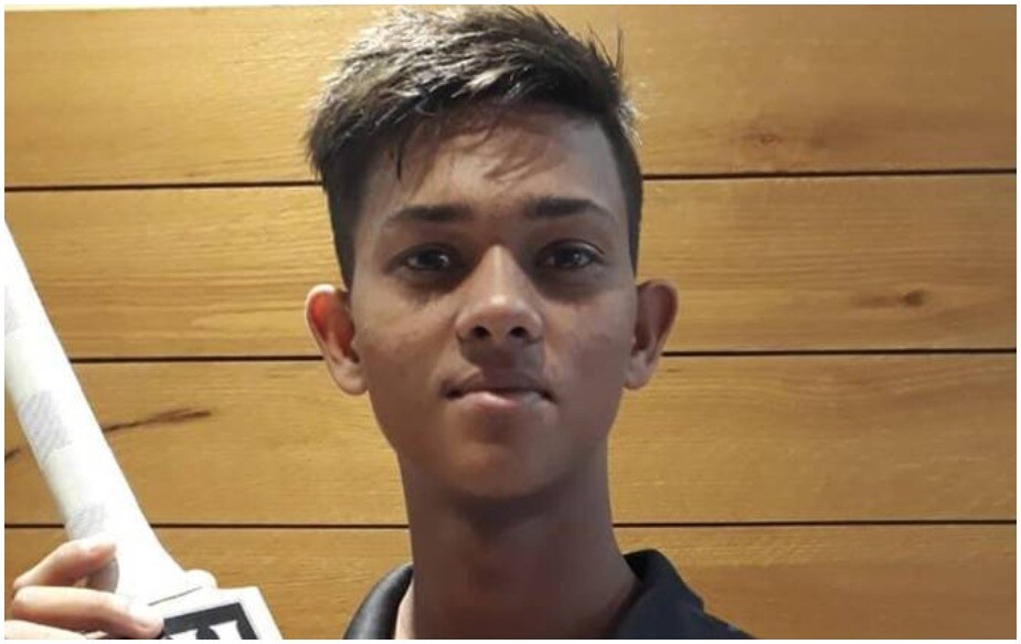 2 भावंडात यशस्वी छोटा आहे. तो मुळचा उत्तर प्रदेशचा आहे. त्याच्या वडिलांचं छोटं दुकान आहे. अगदी लहान वयात क्रिकेटर बनण्याचं स्वप्न उराशी बाळगत यशस्वी मुंबईला आला होता. सुरूवातीला मुंबईत तो पाणीपुरी विकायचा. पण ते म्हणतात ना 'प्रयत्न आणि कष्टाचं फळ मिळतंच'. तसंच यशस्वीच्याही कष्टाला आणि जिद्दील मोठ यश आलं आहे. त्याच्या पुढच्या वाटचालीसाठी त्याला न्यूज 18 लोकमतच्या खूप खूप शुभेच्छा. 2 भावंडात यशस्वी छोटा आहे. तो मुळचा उत्तर प्रदेशचा आहे. त्याच्या वडिलांचं छोटं दुकान आहे. अगदी लहान वयात क्रिकेटर बनण्याचं स्वप्न उराशी बाळगत यशस्वी मुंबईला आला होता. सुरूवातीला मुंबईत तो पाणीपुरी विकायचा. पण ते म्हणतात ना 'प्रयत्न आणि कष्टाचं फळ मिळतंच'. तसंच यशस्वीच्याही कष्टाला आणि जिद्दील मोठ यश आलं आहे. त्याच्या पुढच्या वाटचालीसाठी त्याला न्यूज 18 लोकमतच्या खूप खूप शुभेच्छा.
