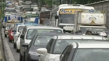 पाऊस नाही, तरीही ईस्टर्न एक्स्प्रेस हायवेवर वाहतुकीची प्रचंड कोंडी कारण की...