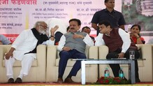 छगन भुजबळ आणि मुख्यमंत्री जेव्हा आमने सामने येतात! छगन भुजबळ आणि मुख्यमंत्री जेव्हा आमने सामने येतात!