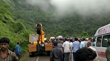 पोलादपूर घाटात बस दरीत कोसळून 33 ठार,रात्रीही बचावकार्य सुरू पोलादपूर घाटात बस दरीत कोसळून 33 ठार,रात्रीही बचावकार्य सुरू