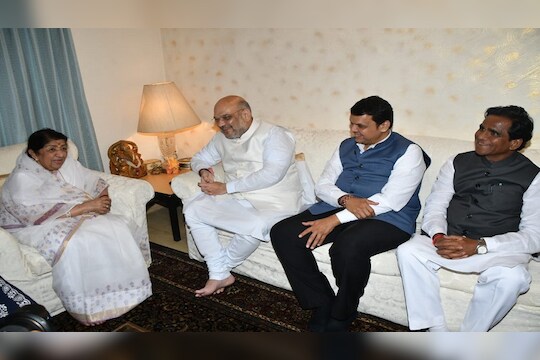 अमित शाहा लता मंगेशकर यांच्या भेटीला