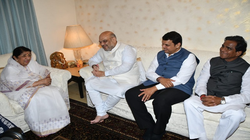 अमित शाहा लता मंगेशकर यांच्या भेटीला
