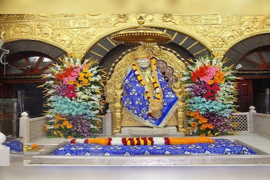 साईंच्या चरणी 350 कोटींचं दान! किती आहे सोनं आणि चांदी?