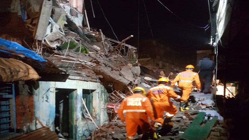 भिवंडी 3 मजली इमारतीचा भाग कोसळला, 5 बचावले पण 1 महिलेचा मृत्यू