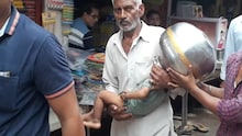 PHOTOS : चिमुरड्याचं डोकं अडकलं हंड्यात...