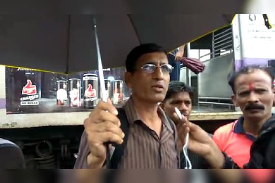 हजारो मुंबईकरांचा जीव वाचवणारा मोटरमन 'चंद्रशेखर सावंत'