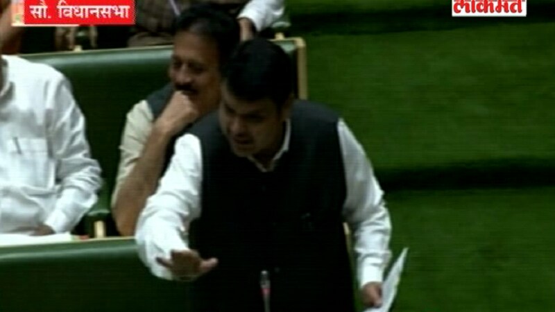 मराठा आरक्षणावरून विरोधकांनी सभागृहात प्रचंड गदारोळ घातल्यानंतर मुख्यमंत्री देवेंद्र फडणवीस विधानसभेत भलतेच आक्रमक झाले. मुख्यमंत्र्यांनी विरोधकांवर जोरदार हल्ला चढवला. जाणून घेऊयात मुख्यमंत्र्यांच्या निवेदनातील 10 ठळक मुद्दे : मराठा आरक्षणावरून विरोधकांनी सभागृहात प्रचंड गदारोळ घातल्यानंतर मुख्यमंत्री देवेंद्र फडणवीस विधानसभेत भलतेच आक्रमक झाले. मुख्यमंत्र्यांनी विरोधकांवर जोरदार हल्ला चढवला. जाणून घेऊयात मुख्यमंत्र्यांच्या निवेदनातील 10 ठळक मुद्दे :