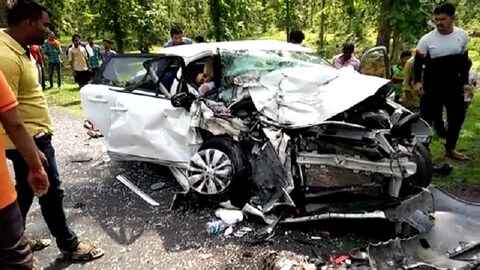 गडचिरोली कार आणि काळी पिवळ्या प्रवासी वाहनाच्या धडकीत झालेल्या अपघातात 7 जणांचा मृत्यु झाला आहे.
