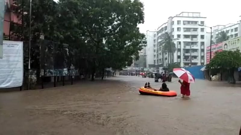 पुढील काही तासात ठाण्यात जोरदार पाऊस पडणार असल्याचे हवामान खात्याचा अंदाज. गरज असेल तरच घराबाहेर पडा मनपाचे ठाणेकरांना आवाहन पुढील काही तासात ठाण्यात जोरदार पाऊस पडणार असल्याचे हवामान खात्याचा अंदाज. गरज असेल तरच घराबाहेर पडा मनपाचे ठाणेकरांना आवाहन