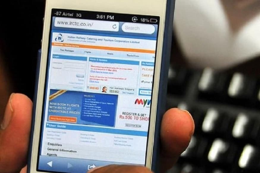 सर्वप्रथम तुम्हाला www.irctc.co.inला लॉग इन करावं लागेल. त्यानंतर तुम्हाला पीएनआर स्टेटसच्या इथे option हा पर्याय दिसेल. सर्वप्रथम तुम्हाला www.irctc.co.inला लॉग इन करावं लागेल. त्यानंतर तुम्हाला पीएनआर स्टेटसच्या इथे option हा पर्याय दिसेल.