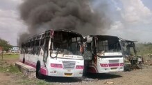VIDEO : जळगावमध्ये प्रसन्न यात्रा कंपनीच्या 3 लक्झरी बसेस जळून खाक VIDEO : जळगावमध्ये प्रसन्न यात्रा कंपनीच्या 3 लक्झरी बसेस जळून खाक