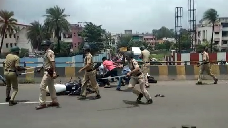 VIDEO : साताऱ्यात मराठा मोर्चावर पोलिसांचा लाठीचार्ज
