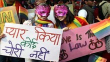 समलैंगिकता गुन्हा की अधिकार याचा निर्णय सुप्रीम कोर्टानच घ्यावा - केंद्राची भूमिका