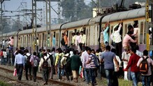 भांडुप ते नाहूर दरम्यान तांत्रिक बिघाड; मध्य रेल्वे विस्कळीत