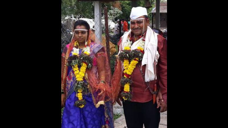 शेतकऱ्याचा मुलगा म्हणून नवरी मिळेना,पैसे देऊन लग्न केलं पण...