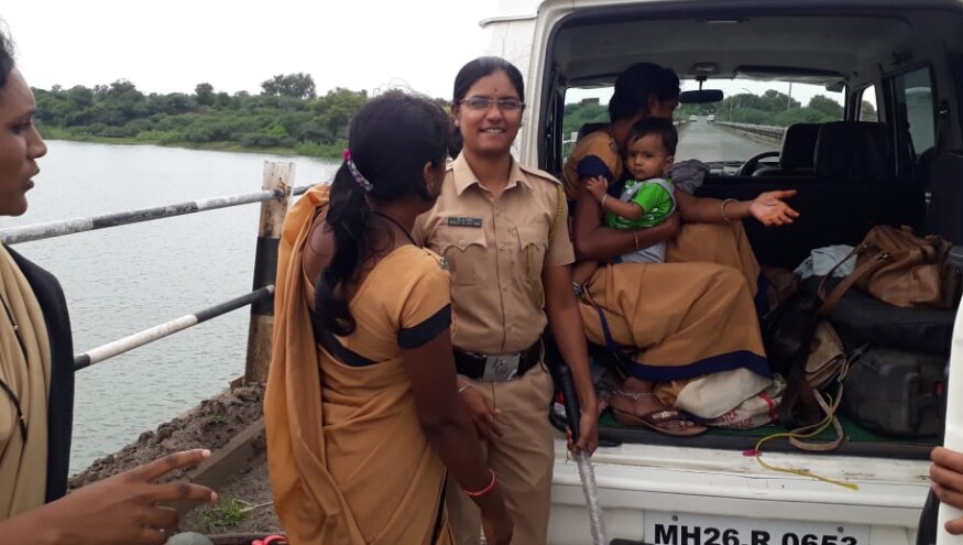 त्यात महिला पोलिसांची फारच कुचंबणा होत आहे. नको त्या ठिकाणी आंदोलनं...मग महिला पोलिसांनी शौच आणि लघवीसाठी कुठं बसावं. ज्यांना लहान मुलं-बाळ आहेत त्यांना कुठे सोडून बंदोबस्तावर जावं ? हा महिला पोलिसांचा प्रश्न आहे. त्यात महिला पोलिसांची फारच कुचंबणा होत आहे. नको त्या ठिकाणी आंदोलनं...मग महिला पोलिसांनी शौच आणि लघवीसाठी कुठं बसावं. ज्यांना लहान मुलं-बाळ आहेत त्यांना कुठे सोडून बंदोबस्तावर जावं ? हा महिला पोलिसांचा प्रश्न आहे.
