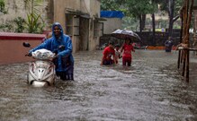 मुंबापुरीची झाली तुंबापुरी, शिक्षणमंत्री म्हणतात 'शाळा बंद करण्याची गरज नाही' ! मुंबापुरीची झाली तुंबापुरी, शिक्षणमंत्री म्हणतात 'शाळा बंद करण्याची गरज नाही' !