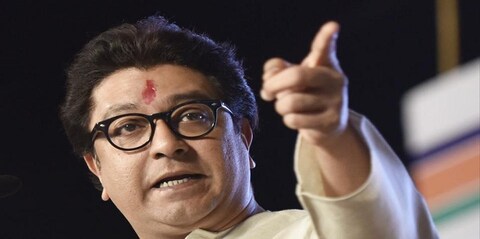 मुंबईतलं मराठी माणसांचं अस्तित्वच धोक्यात आलं आहे. इंच इंच विकू हेत राज्य कर्त्यांचं धोरण असल्याची टीका राज ठाकरे यांनी केली.