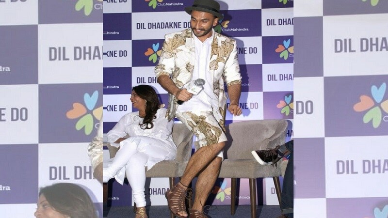 तो म्हणाला, मी अभिनेता बनलो आणि मिळणारी लोकप्रियता कशी हाताळायची ते मला कळेना. मी लोकांच्या अपेक्षेप्रमाणे वागायला लागलो. तो म्हणाला, मी अभिनेता बनलो आणि मिळणारी लोकप्रियता कशी हाताळायची ते मला कळेना. मी लोकांच्या अपेक्षेप्रमाणे वागायला लागलो.