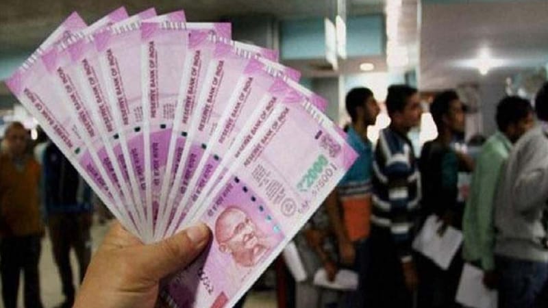 अल्पकालीन फायद्यासाठी दीर्घकालीन लक्ष्य ठेवणं चुकीचं आहे, त्यामुळे अति लालच करू नका. कमी काळात अधिक फायद्याच्या फंदात न पडता जास्त काळात लक्ष्य केंद्रित करा. अल्पकालीन फायद्यासाठी दीर्घकालीन लक्ष्य ठेवणं चुकीचं आहे, त्यामुळे अति लालच करू नका. कमी काळात अधिक फायद्याच्या फंदात न पडता जास्त काळात लक्ष्य केंद्रित करा.