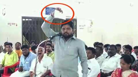 आयाराम नेत्यांना वैतागून मिरजेत भाजपच्या इच्छुक उमेदवाराने मुलाखती दरम्यान चक्क तीस लाख रुपयांचा चेक दाखवला. 