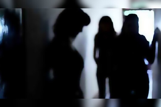 पुण्यात सोशल मीडियावरून सुरू होतं सेक्स रॅकेट...