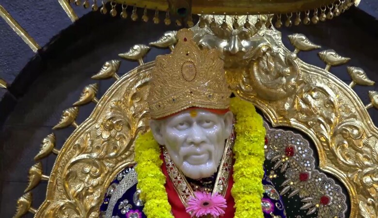 हा मुकुट दानशुर भाविकाच्या इच्छे अनुसार मुर्तीवर चढण्यात आला त्यामुळ मुकूटाच सौंदर्य आणखीच प्रभावी दिसत होत. हा मुकुट दानशुर भाविकाच्या इच्छे अनुसार मुर्तीवर चढण्यात आला त्यामुळ मुकूटाच सौंदर्य आणखीच प्रभावी दिसत होत.