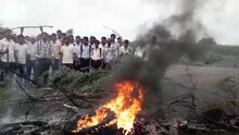 VIDEO : सोलापूरात मराठा आंदोलन पेटलं, टायर जाळून केला चक्का जाम