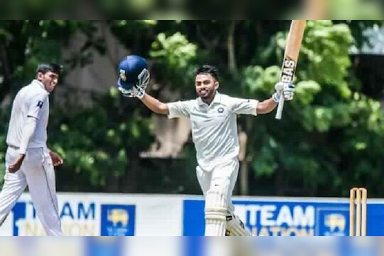 चर्चा अर्जुन तेंडुलकरची, पण भाव खाल्ला अकोल्याच्या अर्थवने!