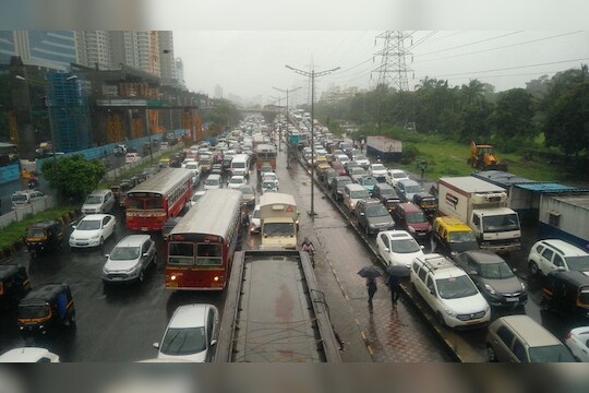 पश्चिम रेल्वे वाहतूक विस्कळीत, या मार्गांवरून करू शकता प्रवास !