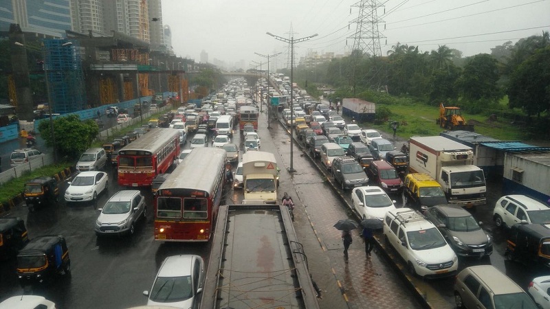 पश्चिम रेल्वे वाहतूक विस्कळीत, या मार्गांवरून करू शकता प्रवास !