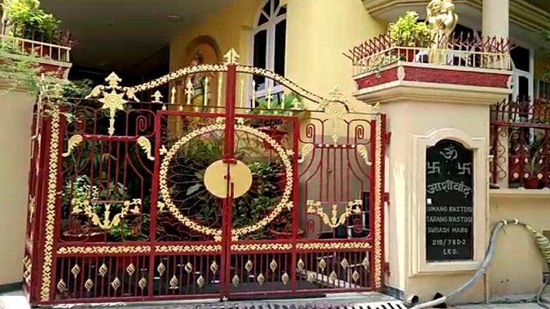 आयकर विभागाचे प्रवक्ता आणि डिप्टी कमिश्नर जयनाथ वर्मा यांच्या सांगण्यानुसार, कन्हय्या लाल रस्तोगी यांच्या घरातून 8.08 कोटी रुपयांची नगदी आणि 87 किलो सोन्याची बिस्किट, त्याचबरोबर 2 किलो सोन्याचे दागिने आणि 11.64 किलो सोन हस्तंगत करण्यात आलं आहे. यात 8 कोटी रुपये कन्हय्या लाल आणि 1.05 कोटी रुपये संजय रस्तोगीकडून हस्तंगत करण्यात आले आहेत. आयकर विभागाचे प्रवक्ता आणि डिप्टी कमिश्नर जयनाथ वर्मा यांच्या सांगण्यानुसार, कन्हय्या लाल रस्तोगी यांच्या घरातून 8.08 कोटी रुपयांची नगदी आणि 87 किलो सोन्याची बिस्किट, त्याचबरोबर 2 किलो सोन्याचे दागिने आणि 11.64 किलो सोन हस्तंगत करण्यात आलं आहे. यात 8 कोटी रुपये कन्हय्या लाल आणि 1.05 कोटी रुपये संजय रस्तोगीकडून हस्तंगत करण्यात आले आहेत.