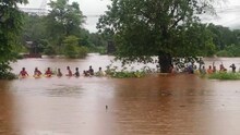 VIDEO : थरार, जगबुडीच्या पुरातून 80 जणांची अशी केली सुटका