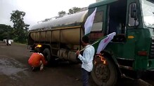 ‘स्वाभिमानी’चे दूध आंदोलन पेटले; टँकर जाळण्याचा प्रयत्न! ‘स्वाभिमानी’चे दूध आंदोलन पेटले; टँकर जाळण्याचा प्रयत्न!
