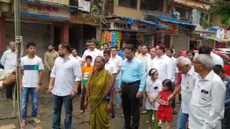 गेली 35 वर्षांपासून साफसफाईचे कार्य करून स्वच्छतादुत म्हणून राबणाऱ्या राधाबाई कोंडीबा कांबळे या नुकत्याच निवृत्त झाल्यात. गेली 35 वर्षांपासून साफसफाईचे कार्य करून स्वच्छतादुत म्हणून राबणाऱ्या राधाबाई कोंडीबा कांबळे या नुकत्याच निवृत्त झाल्यात.