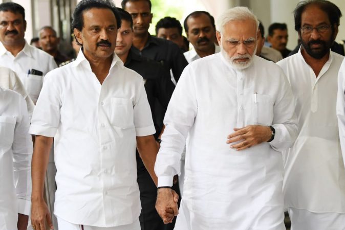 भारत खासकरून तमिळनाडूकरांच्या ते नेहमीच लक्षात राहतील. करुणानिधी यांच्या आत्म्यास शांती लाभो, अशा शब्दात मोदी यांनी ट्विट केले. भारत खासकरून तमिळनाडूकरांच्या ते नेहमीच लक्षात राहतील. करुणानिधी यांच्या आत्म्यास शांती लाभो, अशा शब्दात मोदी यांनी ट्विट केले.
