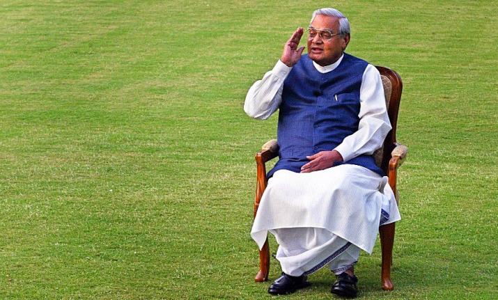 13 - अटलजींनी आयुष्यभर लग्न न करण्याची प्रतिज्ञा केली, पण त्यांनी नमिता आणि नंदिता यांना दत्तक घेतलं 13 - अटलजींनी आयुष्यभर लग्न न करण्याची प्रतिज्ञा केली, पण त्यांनी नमिता आणि नंदिता यांना दत्तक घेतलं