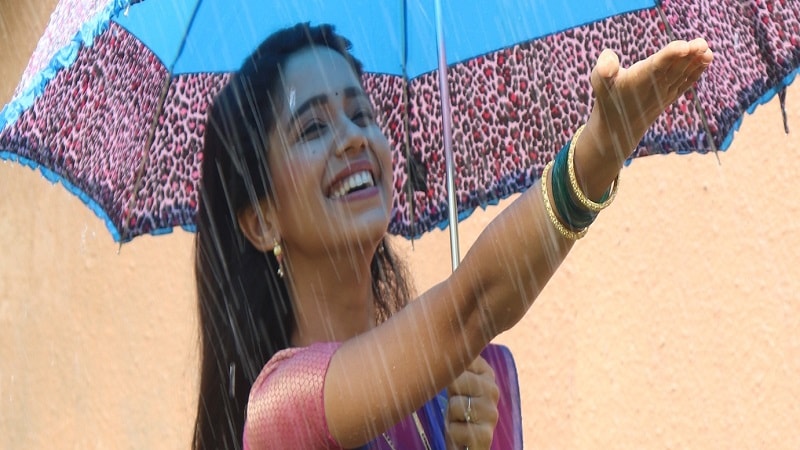 'घाडगे अँड सून' मालिकेतली सूनबाई अमृता म्हणजेच भाग्यश्री म्हणते पाऊस म्हणजे धमाल, मातीचा सुगंध, स्वच्छ आभाळ आणि ताजीतवानी झाडं. 'घाडगे अँड सून' मालिकेतली सूनबाई अमृता म्हणजेच भाग्यश्री म्हणते पाऊस म्हणजे धमाल, मातीचा सुगंध, स्वच्छ आभाळ आणि ताजीतवानी झाडं.