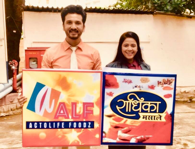 अभिजीत खांडकेकर रोमँटिक भूमिका साकारू दे किंवा ग्रे शेडमधली. त्याची लोकप्रियता अबाधित आहे. तरुणींच्या हृदयाची तो धडकन आहे. अभिजीत खांडकेकर रोमँटिक भूमिका साकारू दे किंवा ग्रे शेडमधली. त्याची लोकप्रियता अबाधित आहे. तरुणींच्या हृदयाची तो धडकन आहे.
