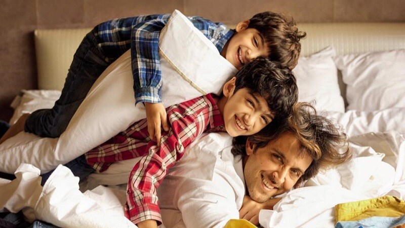 अर्थात, बऱ्याचदा सुझान हृतिकच्या पाठीशी उभी राहते. कंगना प्रकरणात तिनं हृतिकची बाजू उघडपणे घेतली होती. अर्थात, बऱ्याचदा सुझान हृतिकच्या पाठीशी उभी राहते. कंगना प्रकरणात तिनं हृतिकची बाजू उघडपणे घेतली होती.