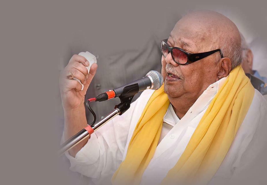 1957 साली पहिल्यांदा ते तामिळनाडू विधानसभेवर निवडून गेले. 1969 मध्ये तत्कालीन डीएमके अध्यक्ष आणि तत्कालीन मुख्यमंत्री अण्णादुराईंच्या मृत्यूनंतर ते डिएमकेचे प्रमुख बनले आणि पहिल्यांदा मुख्यमंत्री बनले. 1957 साली पहिल्यांदा ते तामिळनाडू विधानसभेवर निवडून गेले. 1969 मध्ये तत्कालीन डीएमके अध्यक्ष आणि तत्कालीन मुख्यमंत्री अण्णादुराईंच्या मृत्यूनंतर ते डिएमकेचे प्रमुख बनले आणि पहिल्यांदा मुख्यमंत्री बनले.
