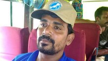 पुरातील लोकांना वाचवण्यासाठी पाठीची केली पायरी, आता हे बक्षिस जाहीर पुरातील लोकांना वाचवण्यासाठी पाठीची केली पायरी, आता हे बक्षिस जाहीर