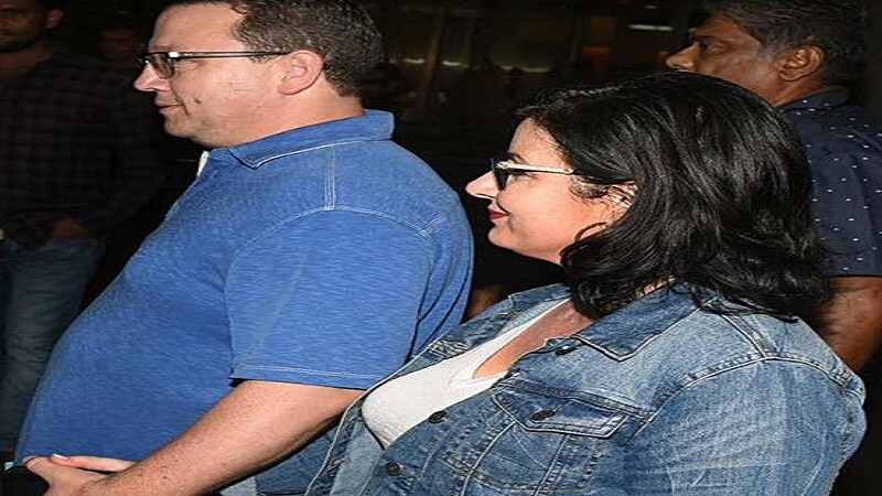 प्रियांकाने 18 ऑगस्टला एक पार्टीचे आयोजन केले आहे. त्या पार्टीमध्ये निकचे आई-वडीलदेखील असणार आहेत. प्रियांकाने 18 ऑगस्टला एक पार्टीचे आयोजन केले आहे. त्या पार्टीमध्ये निकचे आई-वडीलदेखील असणार आहेत.