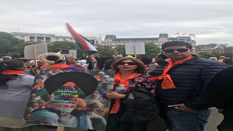 भारतीयांनी काढलेल्या या रॅलीत अनेक शीख संघटनांचाही सहभाग होता. काही मुठभर लोकच खालिस्तानची मागणी करतात ते सर्व शिखांचं मत नाही अशी भावना त्यांनी व्यक्त केली.ज्यांना स्वतंत्र खालिस्तान पाहिजे त्यांनी आधी पंजाबमध्ये जाऊन निवडणूक लढावावी आणि आपली ताकद दाखवावी असं आवाहनही त्यांनी दिलं. भारतीयांनी काढलेल्या या रॅलीत अनेक शीख संघटनांचाही सहभाग होता. काही मुठभर लोकच खालिस्तानची मागणी करतात ते सर्व शिखांचं मत नाही अशी भावना त्यांनी व्यक्त केली.ज्यांना स्वतंत्र खालिस्तान पाहिजे त्यांनी आधी पंजाबमध्ये जाऊन निवडणूक लढावावी आणि आपली ताकद दाखवावी असं आवाहनही त्यांनी दिलं.